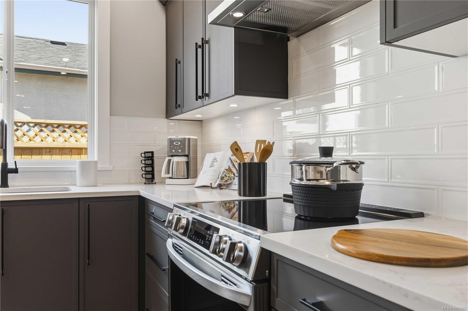 #2-2312 Orchard Ave, Sidney, BC