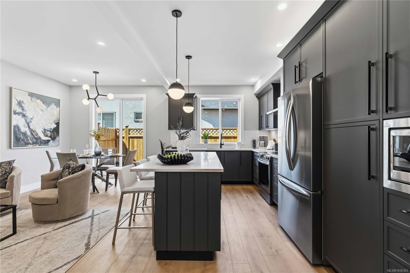 #2-2312 Orchard Ave, Sidney, BC