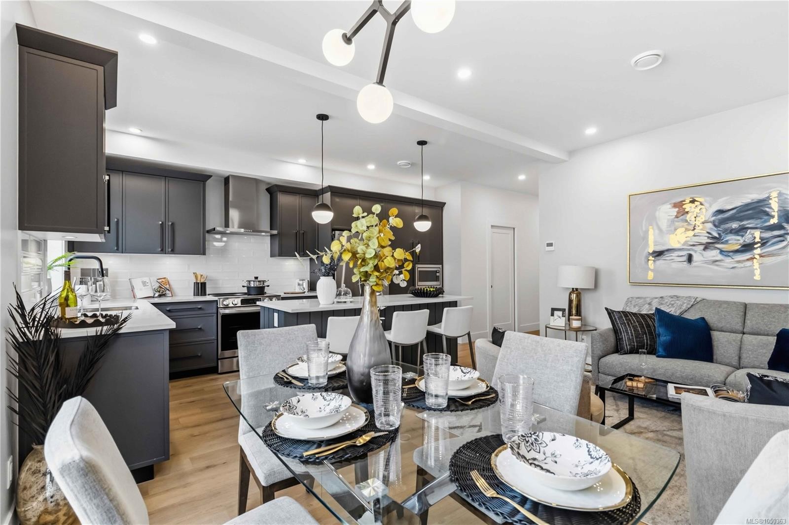 #2-2312 Orchard Ave, Sidney, BC