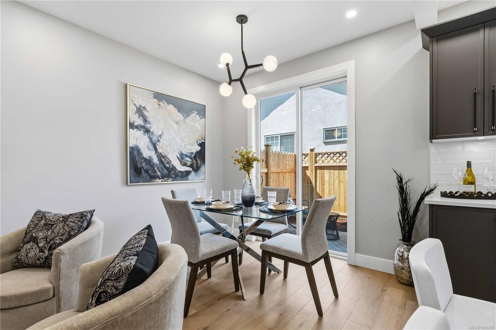 #2-2312 Orchard Ave, Sidney, BC