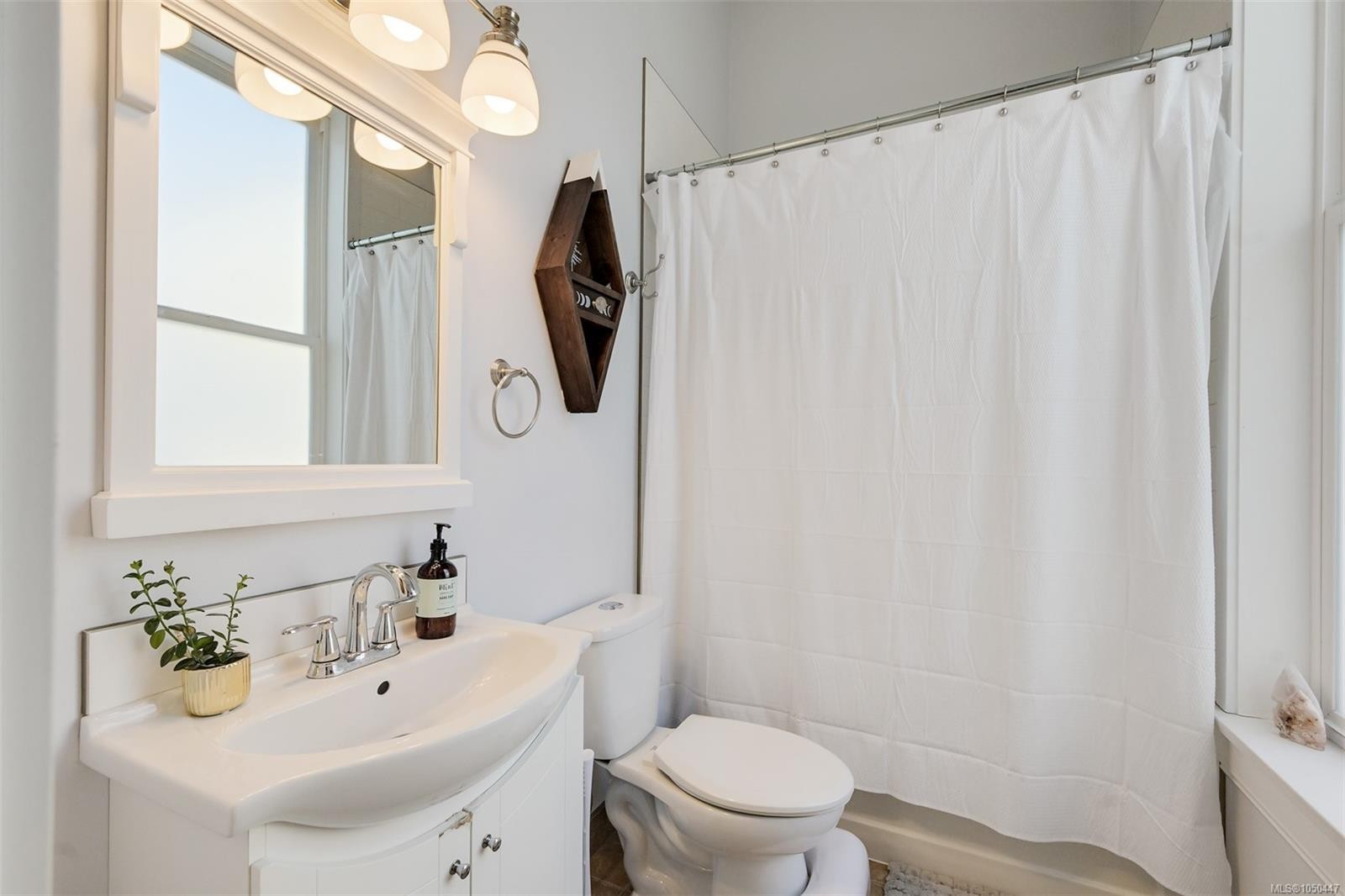 737 Vancouver St, Victoria, BC