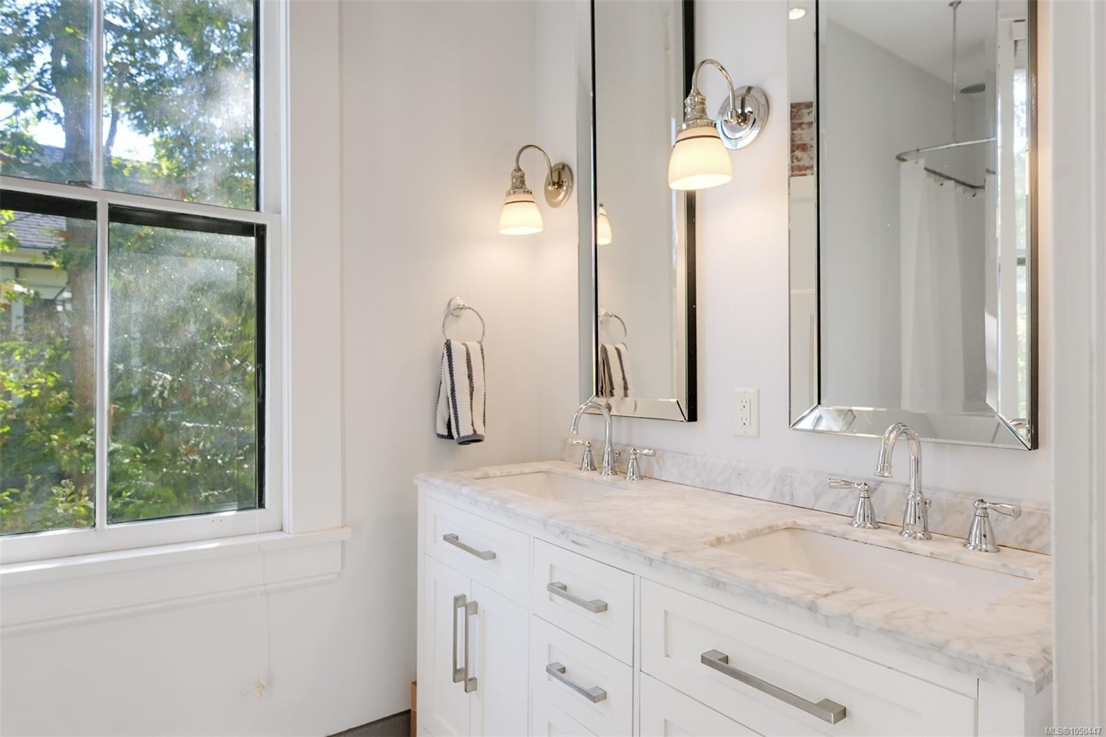 737 Vancouver St, Victoria, BC