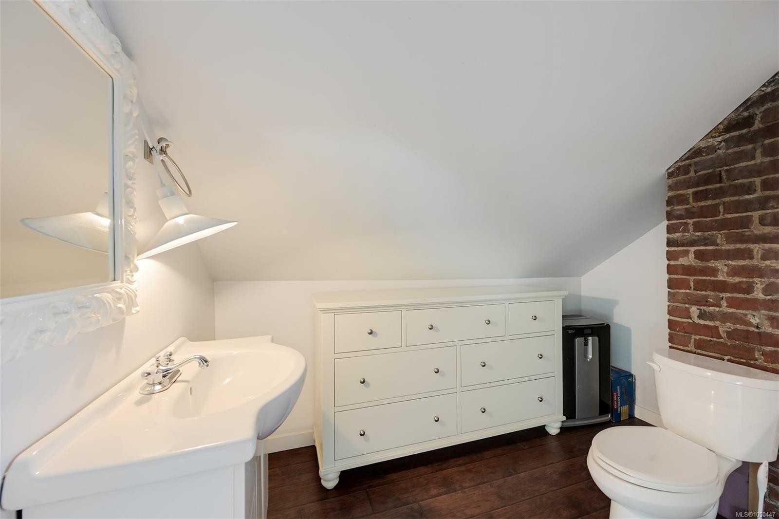 737 Vancouver St, Victoria, BC