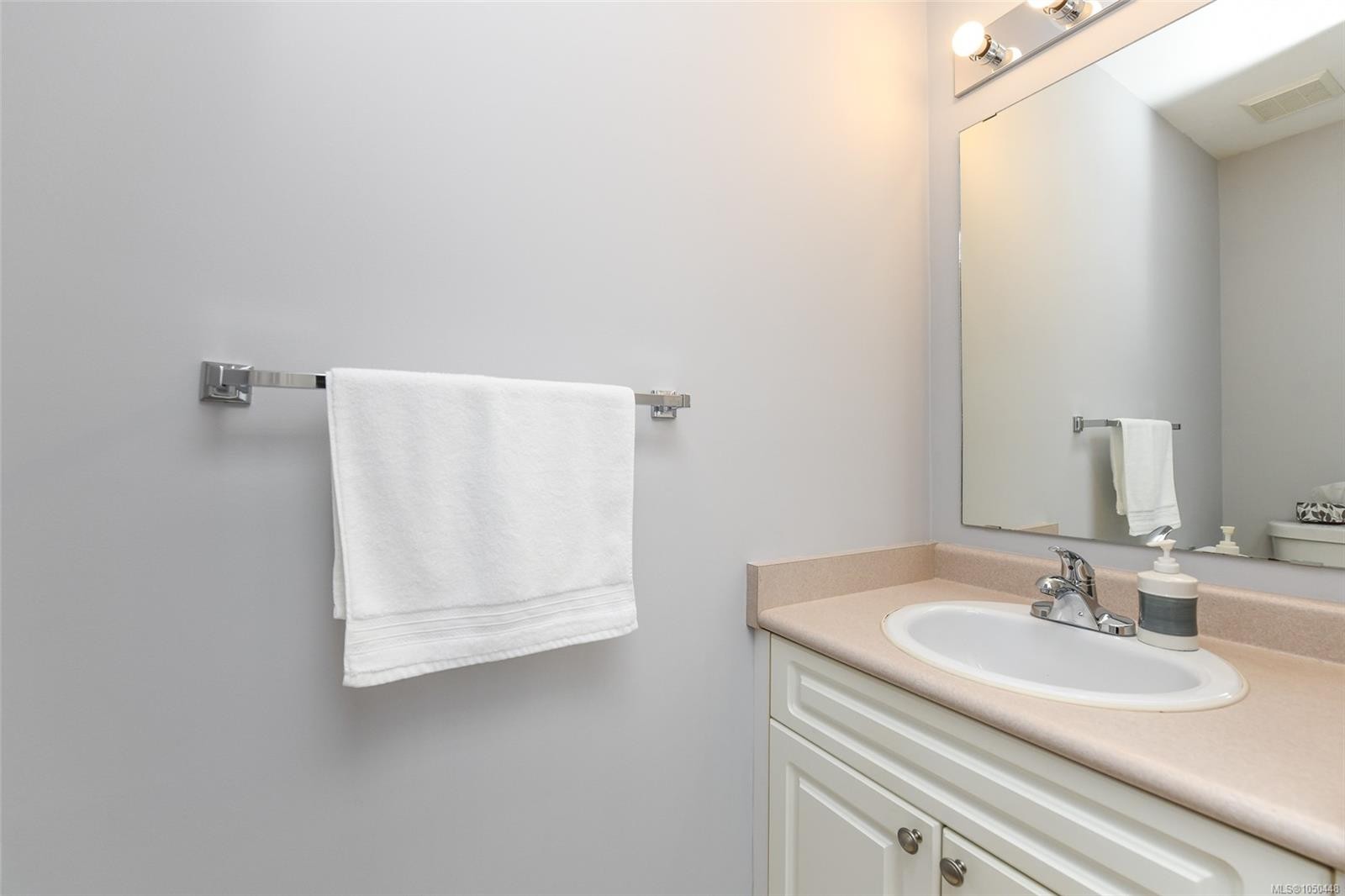 2233 Bolt Ave, Comox, BC