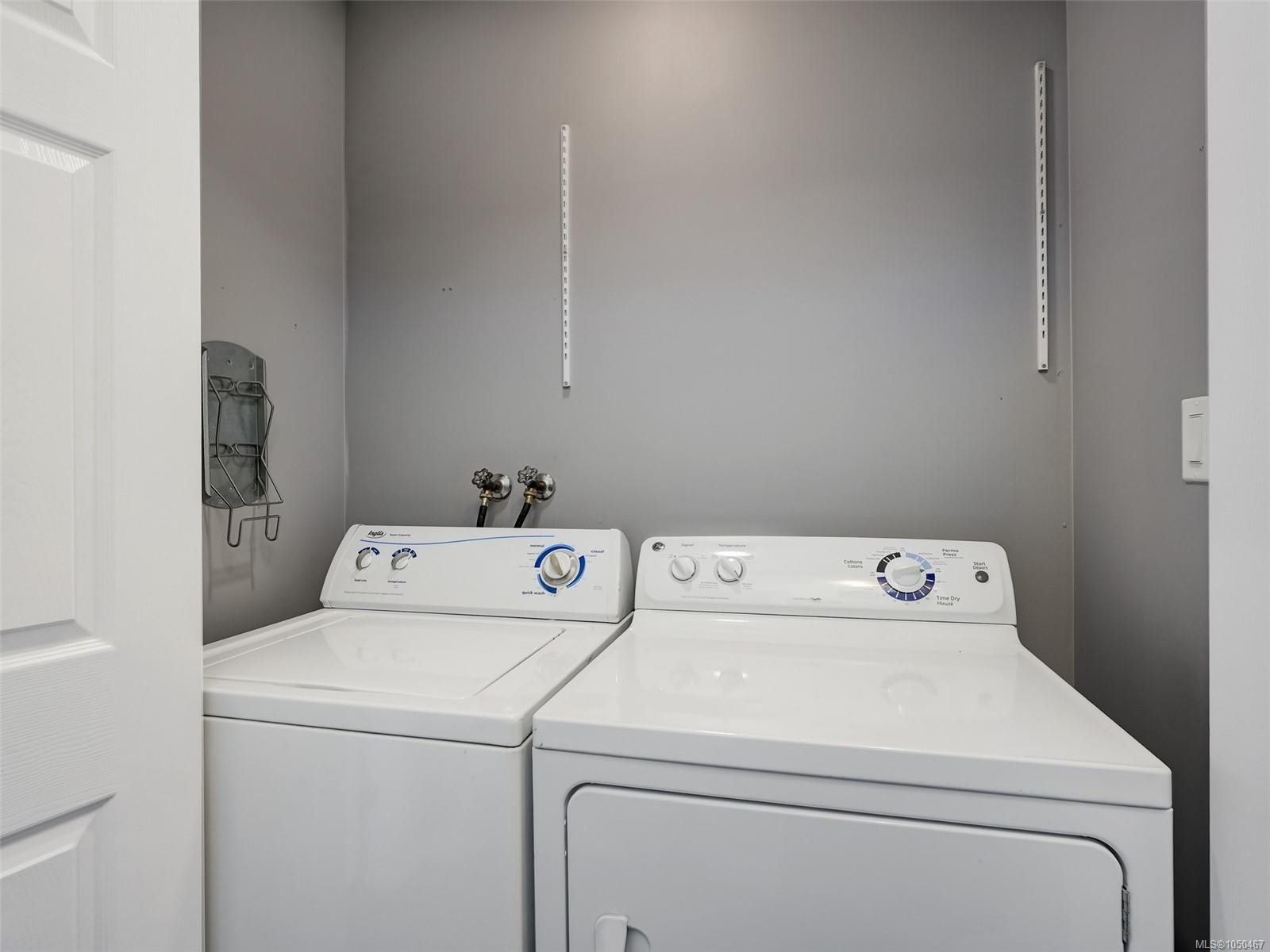 #4-9923 Seventh St, Sidney, BC