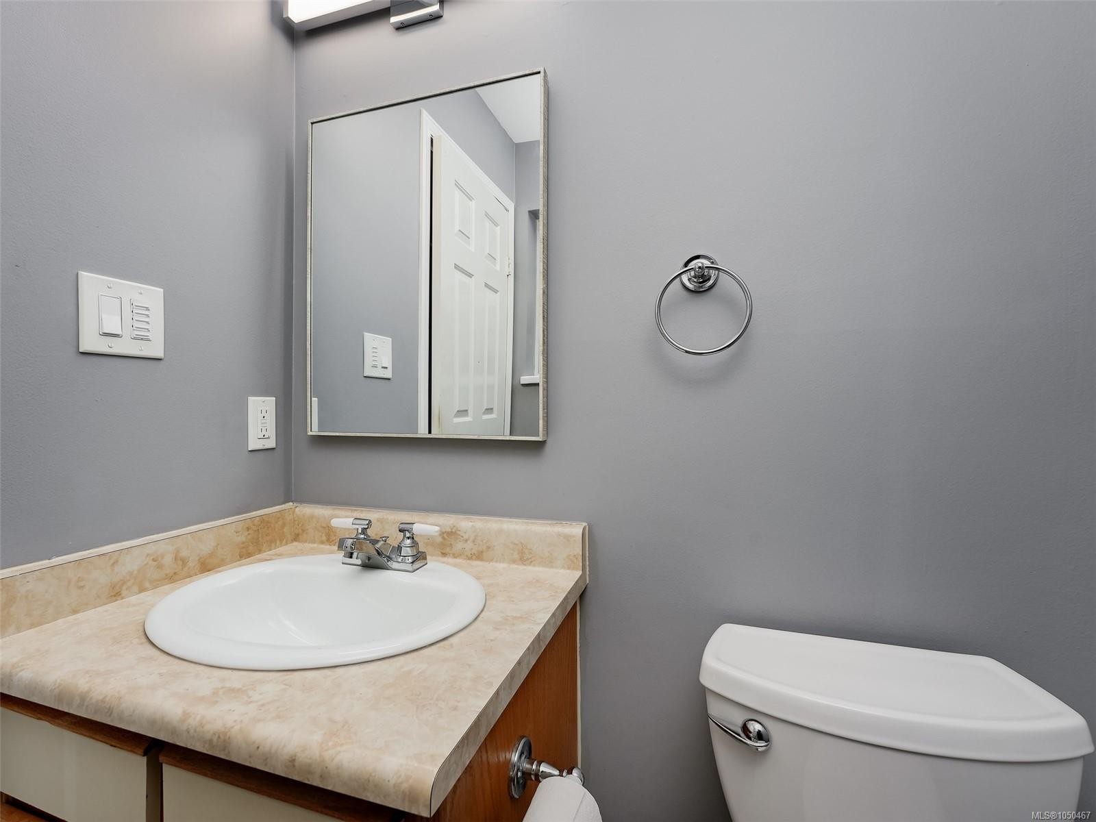 #4-9923 Seventh St, Sidney, BC