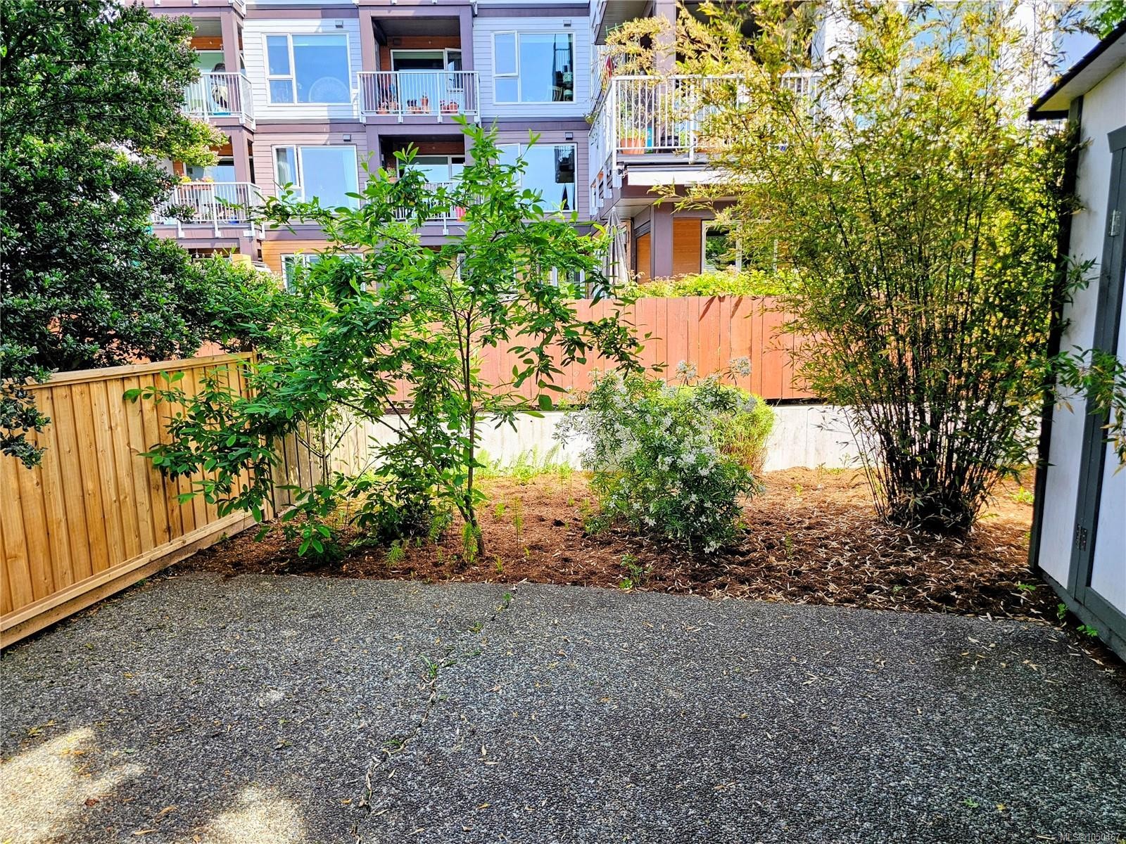 #4-9923 Seventh St, Sidney, BC