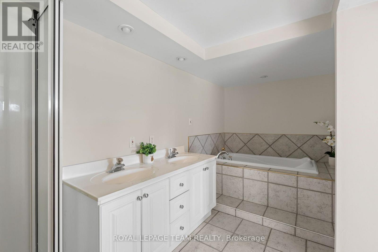 6591 Marina Drive, Ottawa, ON