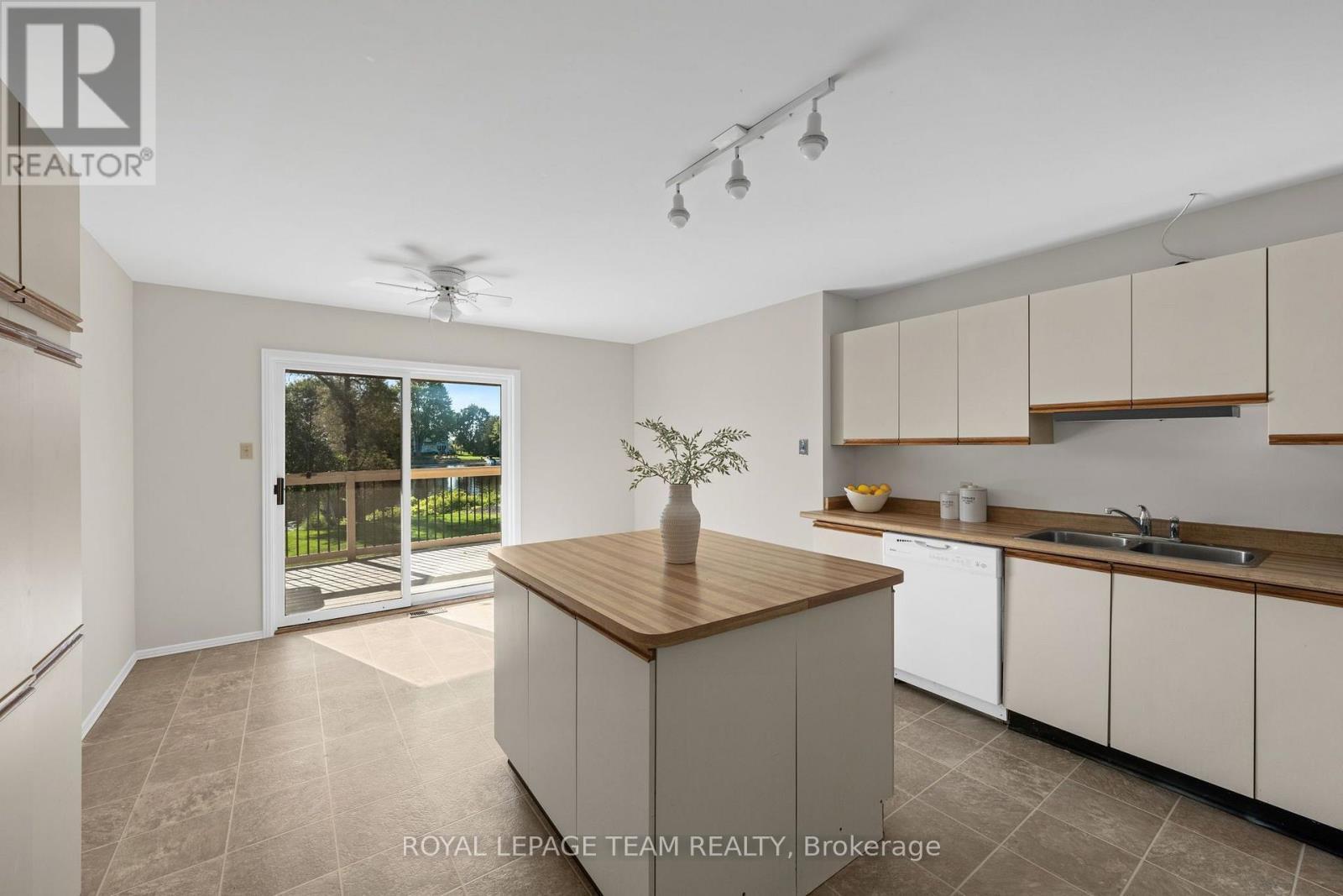 6591 Marina Drive, Ottawa, ON