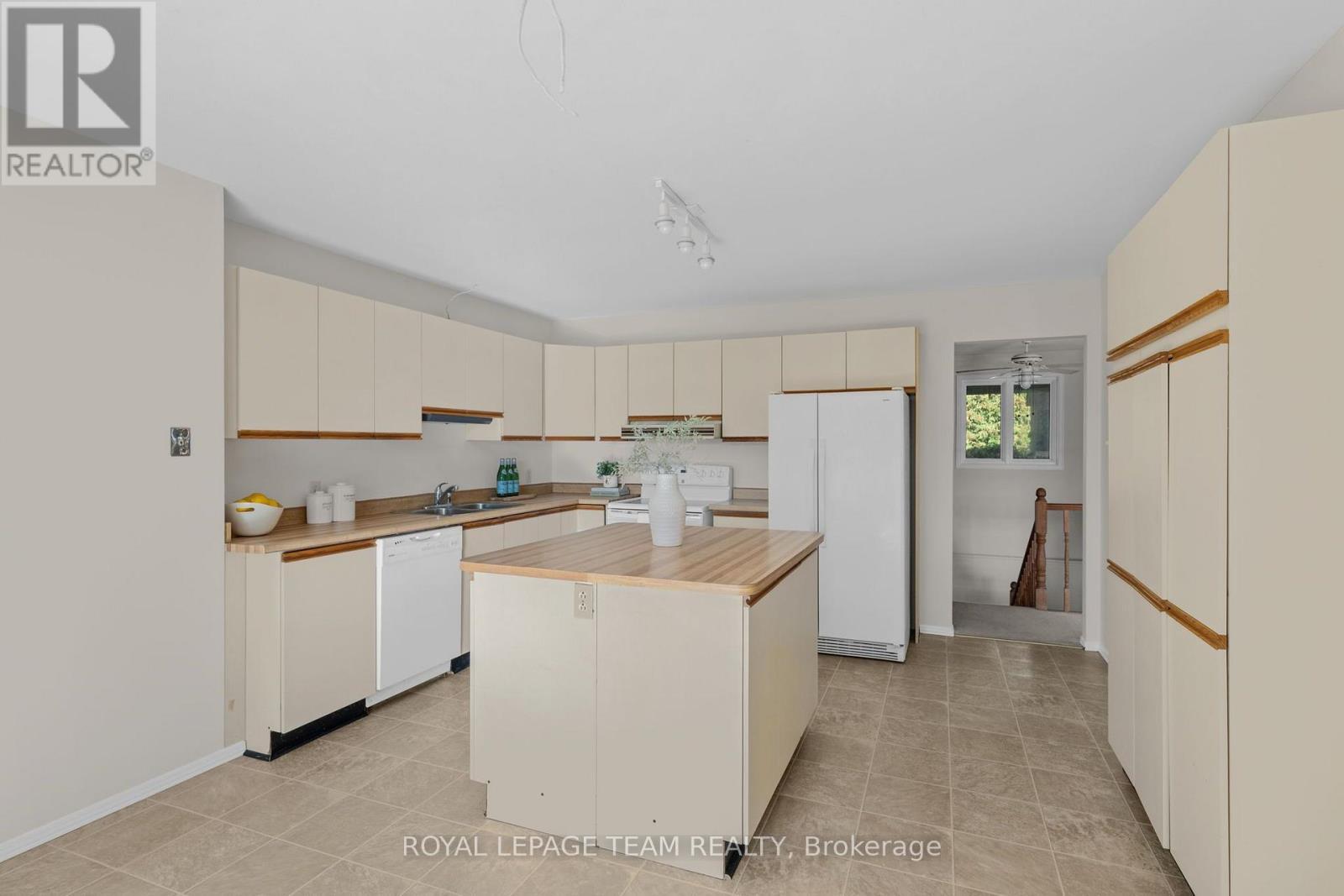 6591 Marina Drive, Ottawa, ON