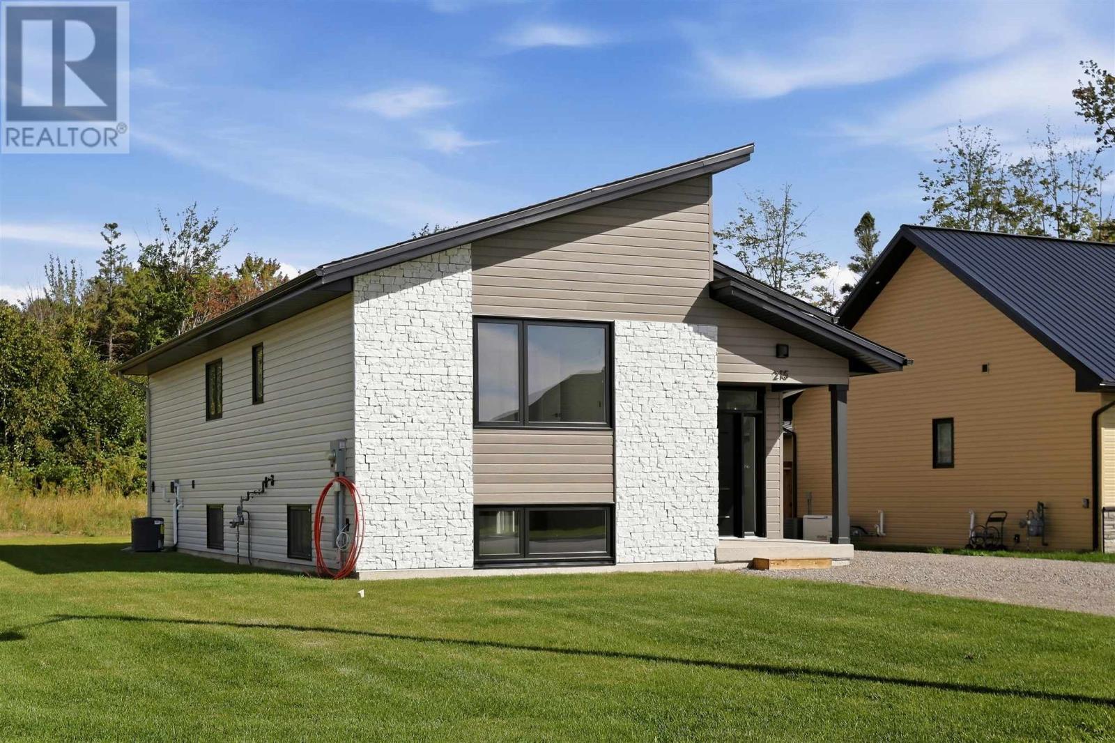 215 Greenfield Dr, Sault Ste. Marie, ON