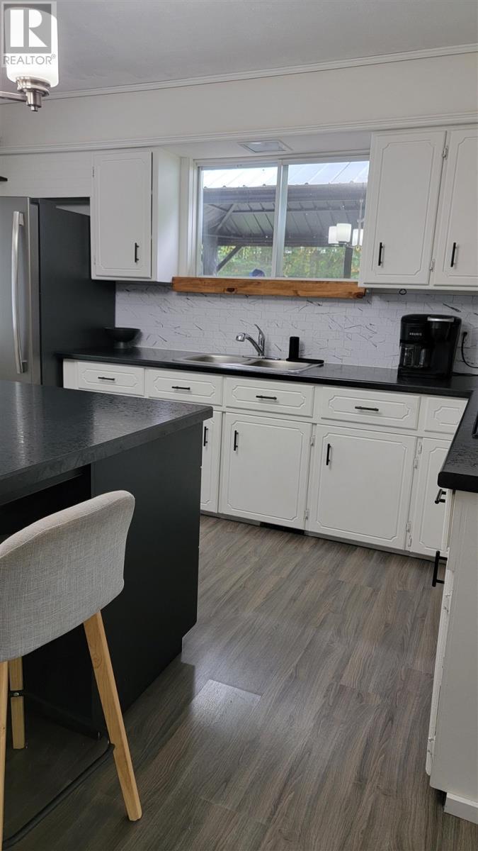 16 Maple Dr, Echo Bay, ON