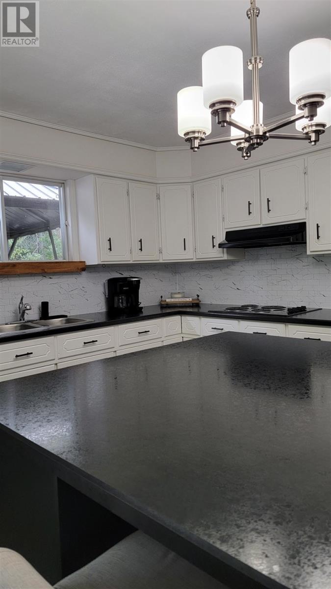 16 Maple Dr, Echo Bay, ON