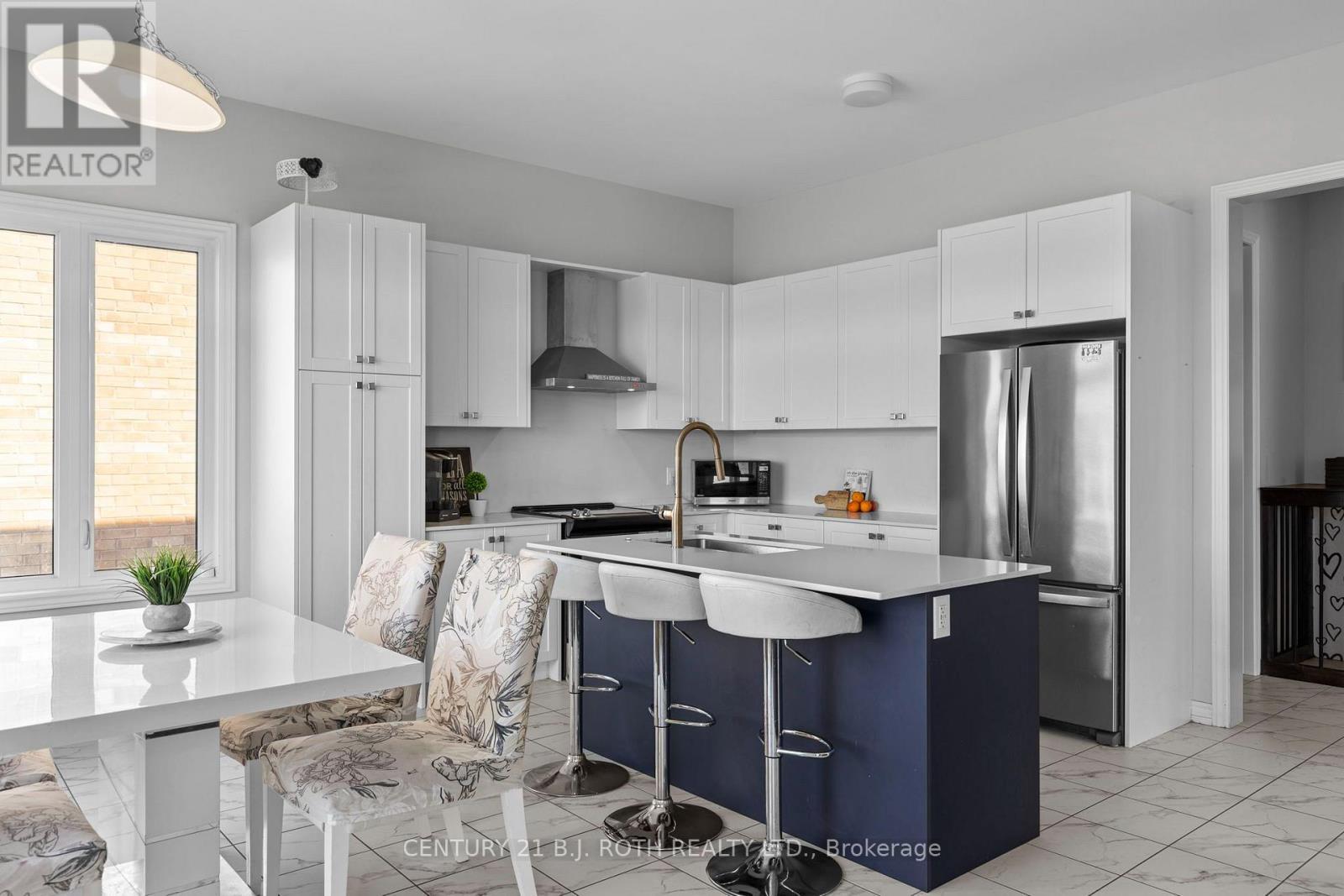 6 Henderson Street, Essa, ON