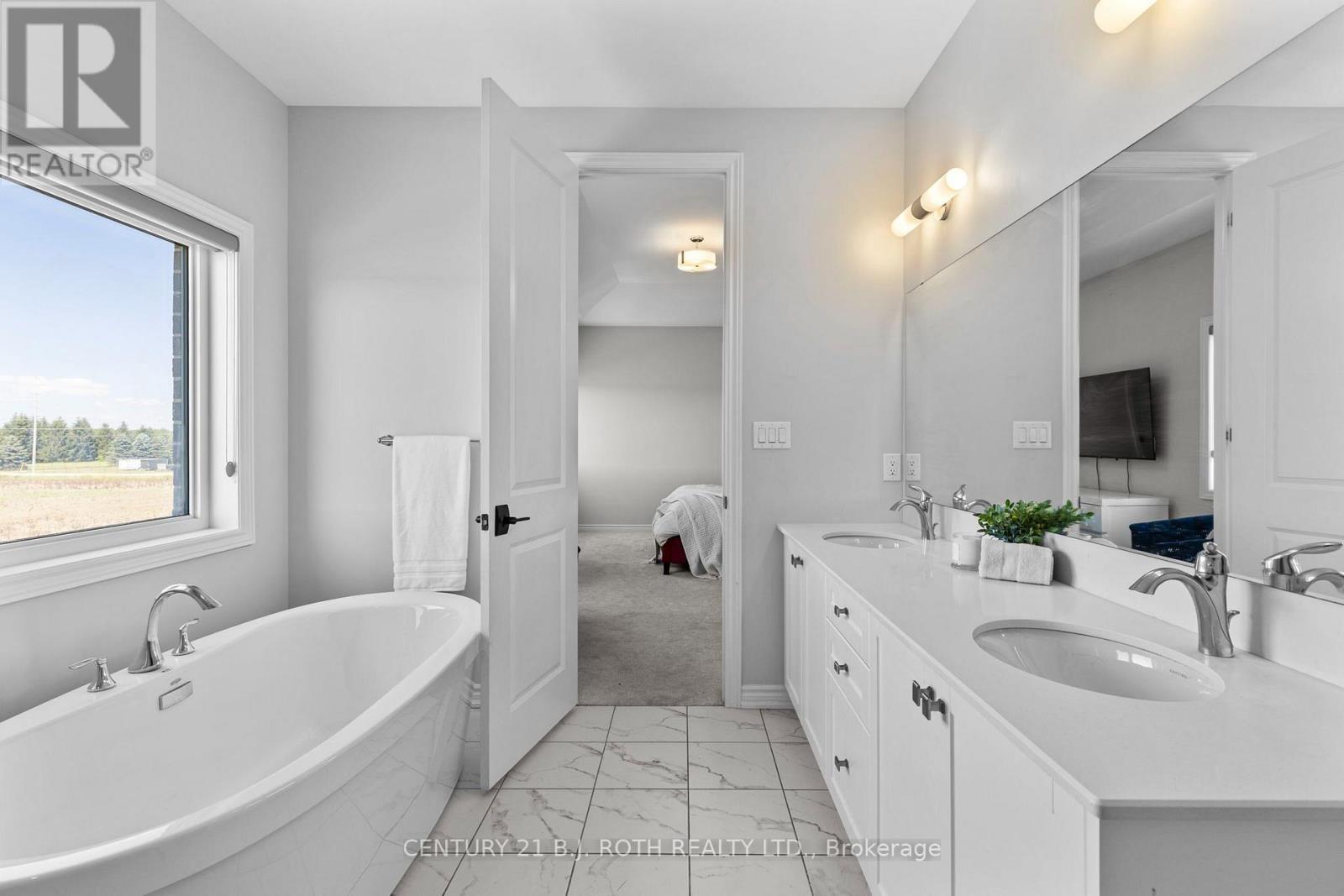 6 Henderson Street, Essa, ON