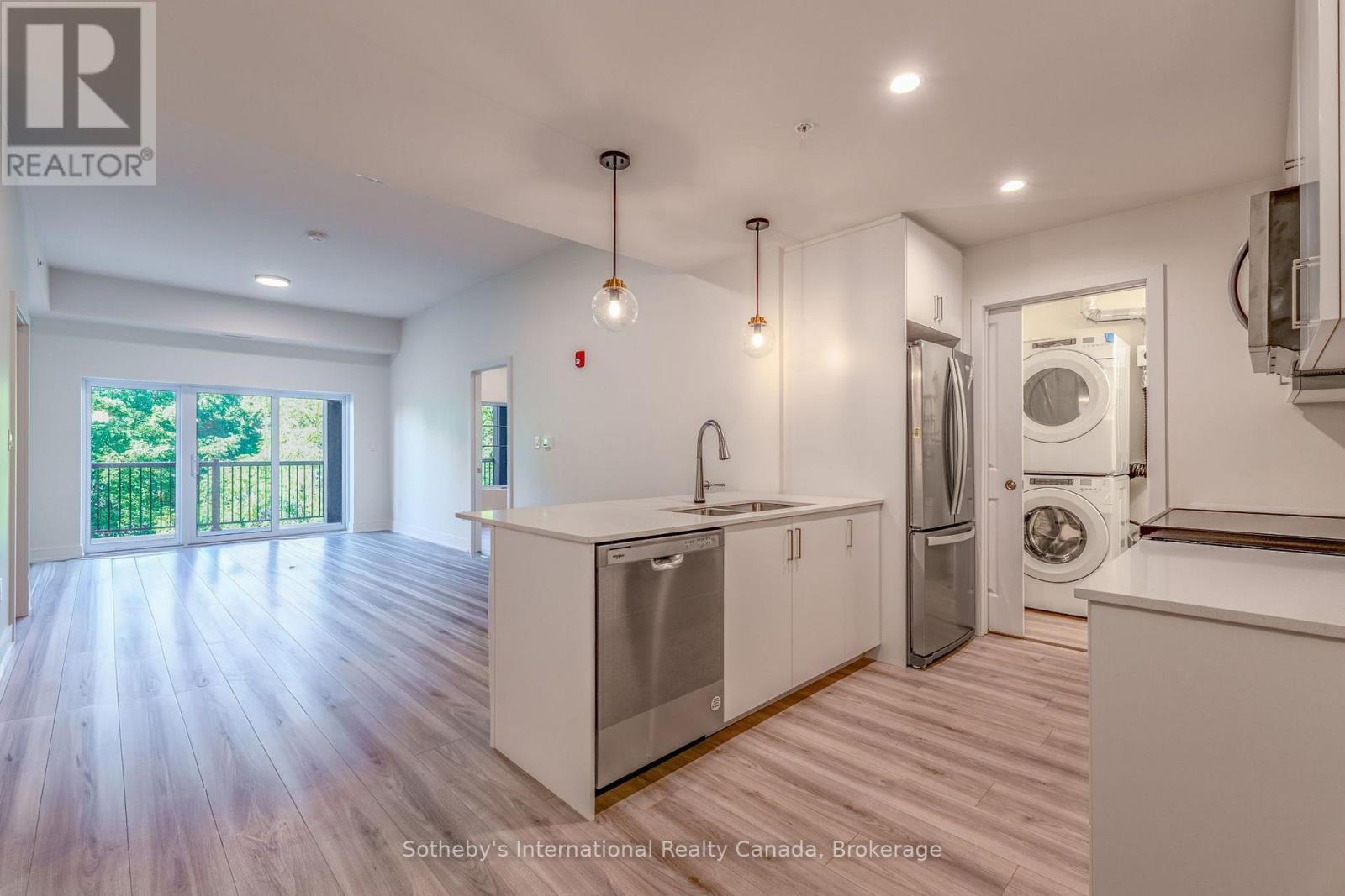 Open Concept. Spacious living - 316 - 121 Mary Street, Clearview (Creemore), ON