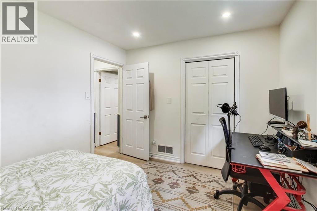 Recessed lighting illuminates neutral-toned walls and wood-finish flooring - 35 Shirlea Boulevard, Keswick, ON