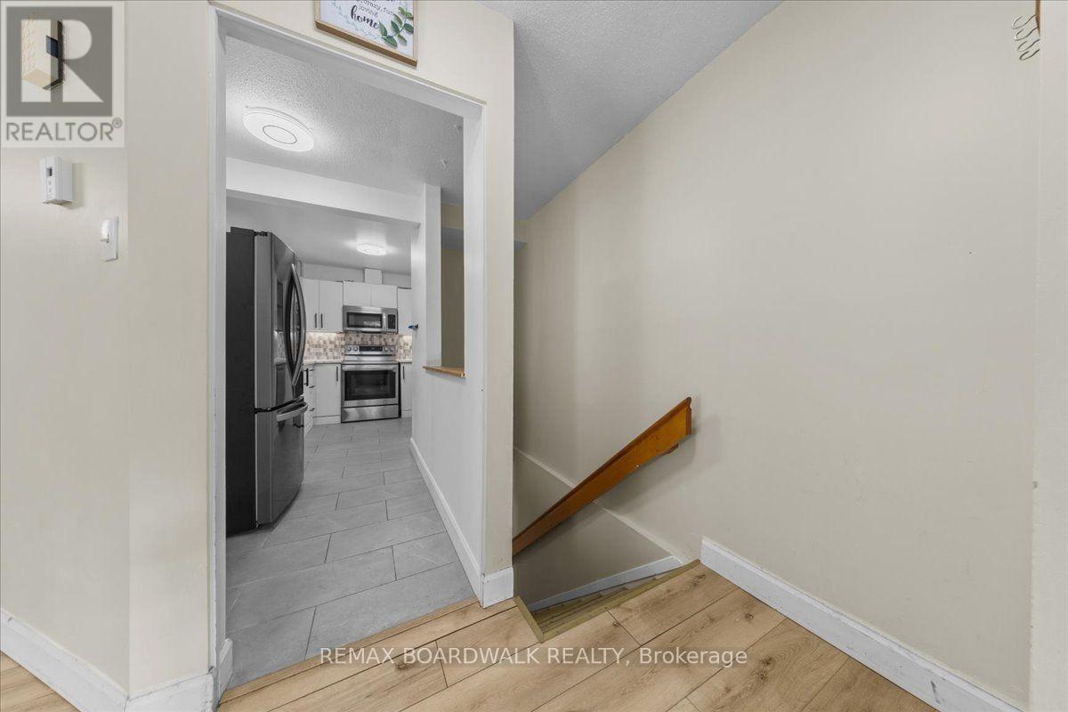 6 - 7 Timberview Way, Ottawa, ON