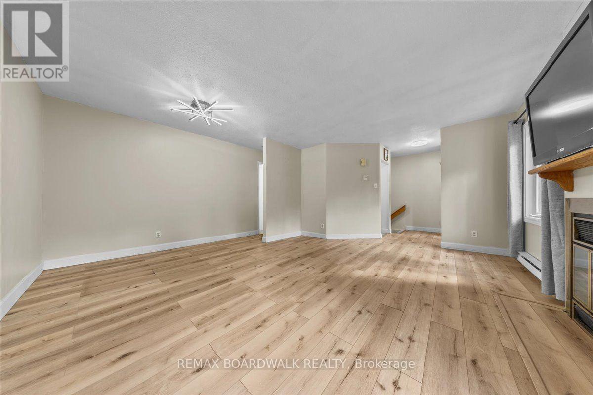 6 - 7 Timberview Way, Ottawa, ON