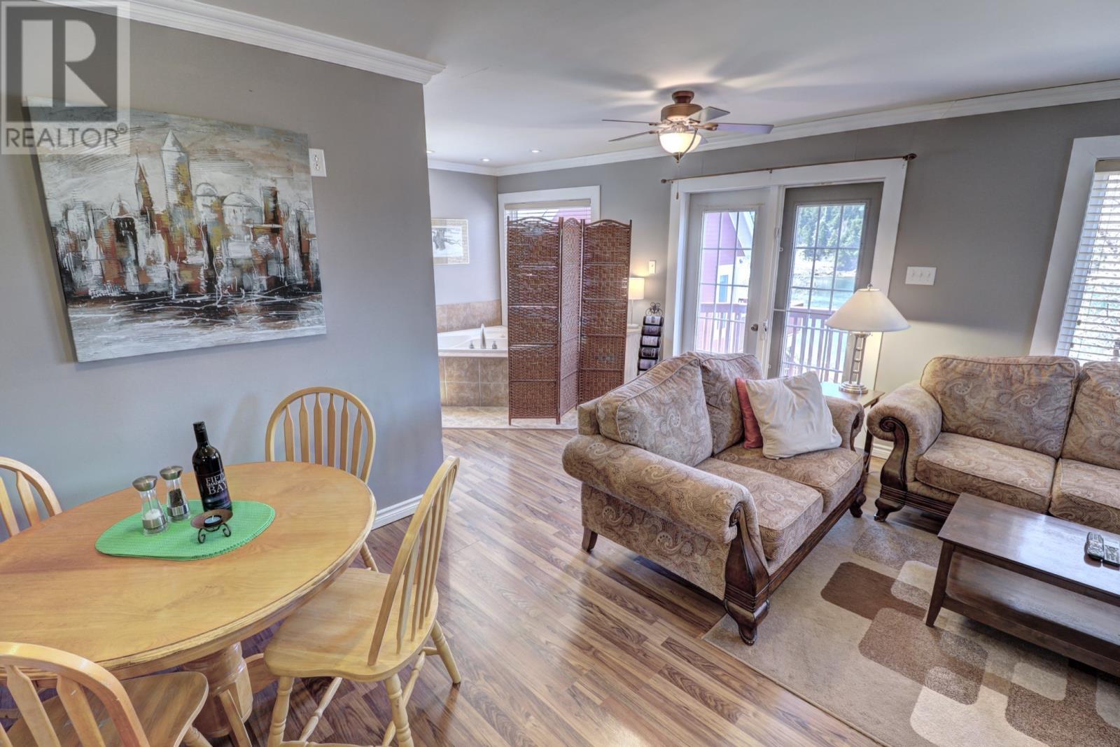 Garage apt living-dining - 9-13 Chalkers Lane, Avondale, NL