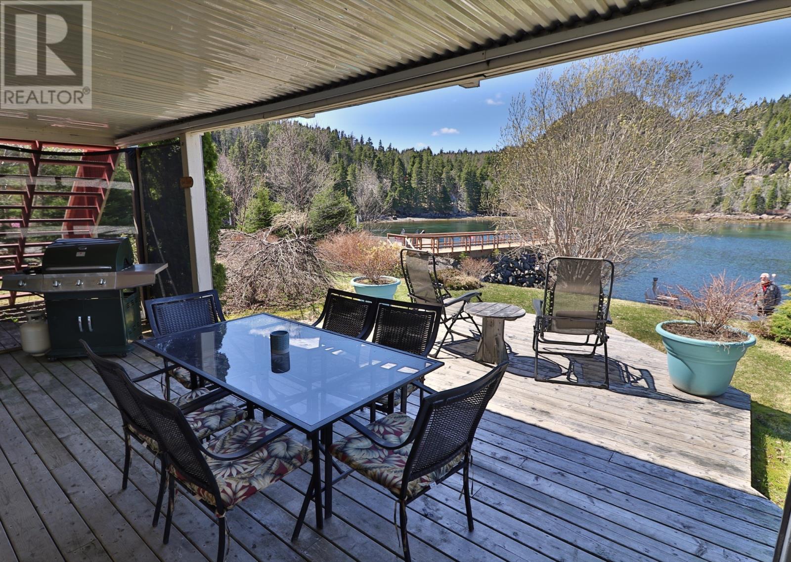 Lower covered deck - 9-13 Chalkers Lane, Avondale, NL