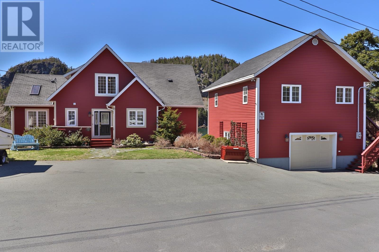 House and garage - 9-13 Chalkers Lane, Avondale, NL