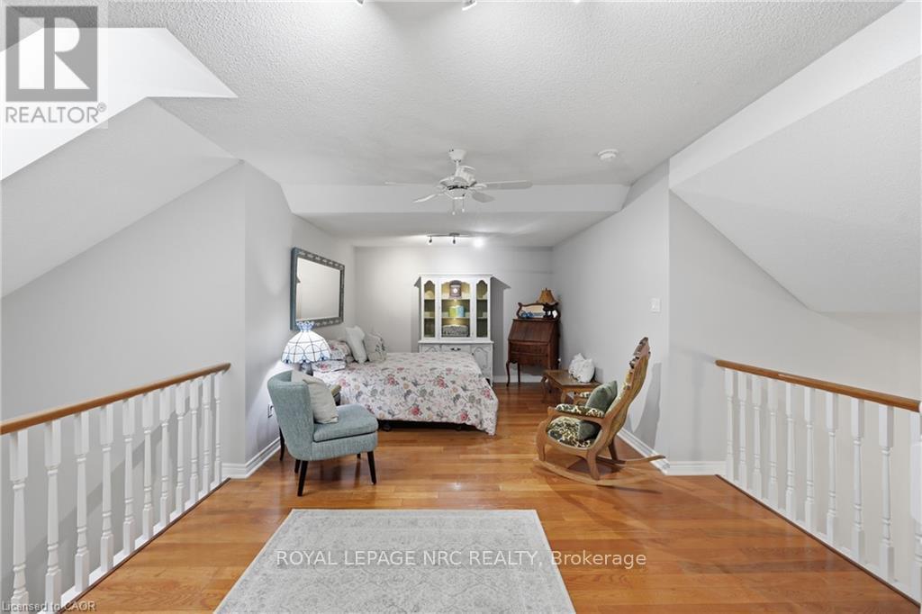 16 Red Haven Drive, Grimsby, ON