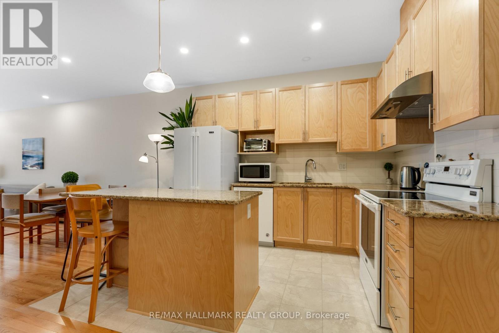 66 Kayenta Street, Ottawa, ON