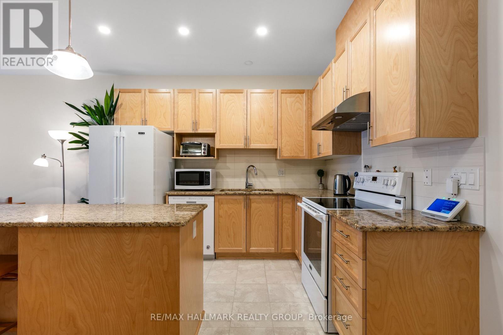 66 Kayenta Street, Ottawa, ON
