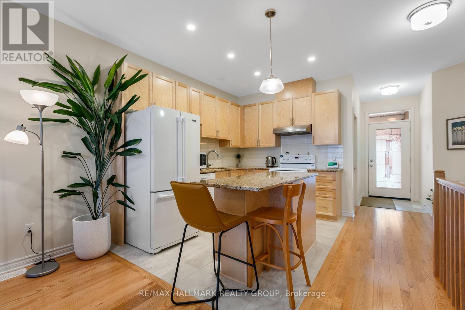 66 Kayenta Street, Ottawa, ON