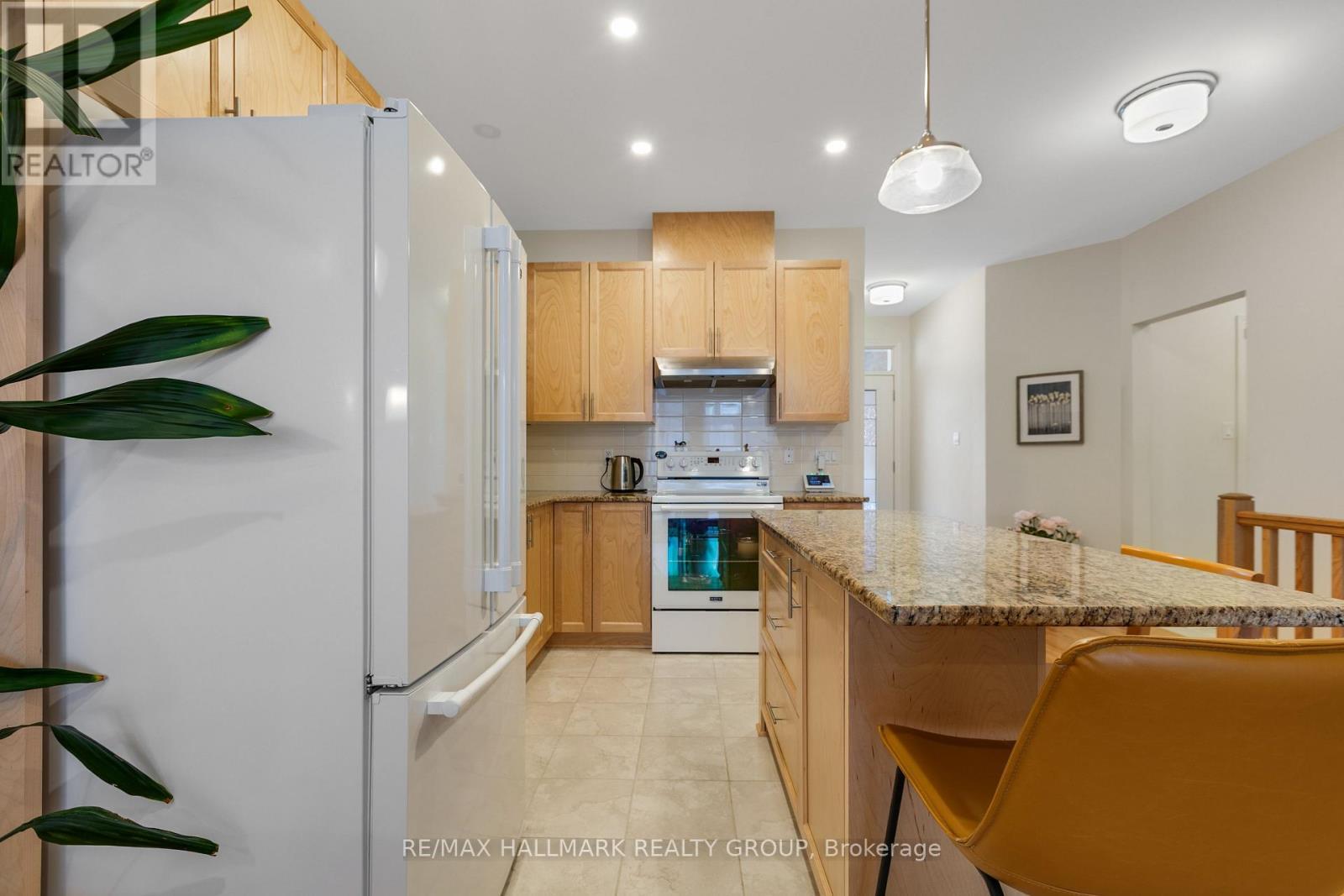 66 Kayenta Street, Ottawa, ON