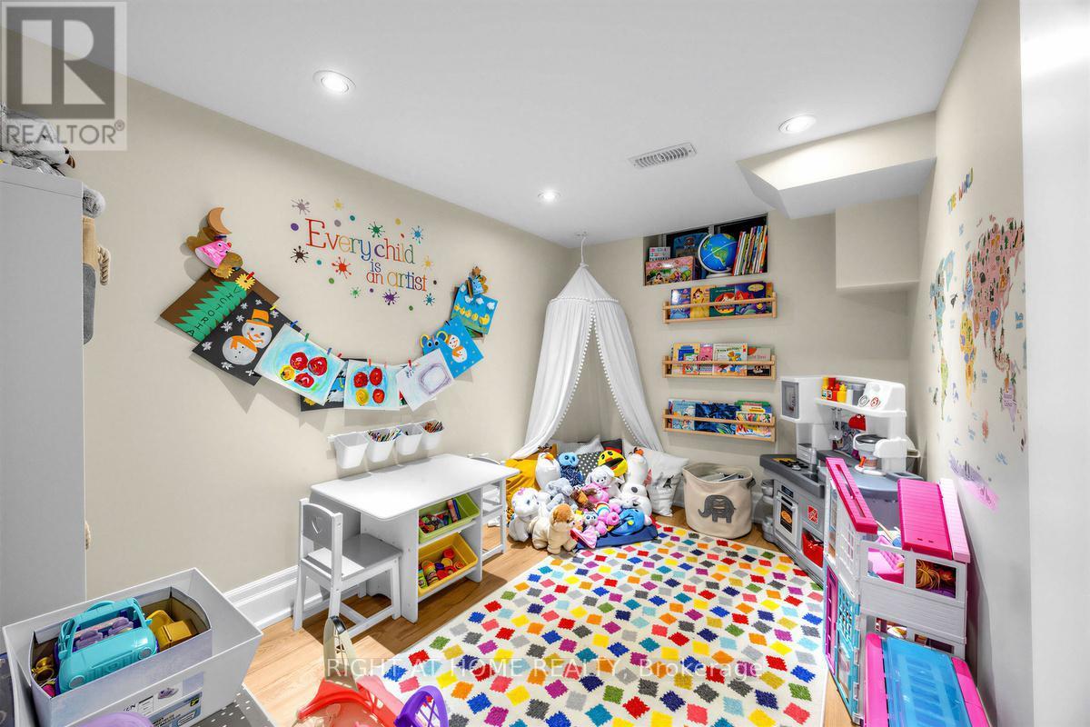 21 Austin Terrace, Toronto, ON