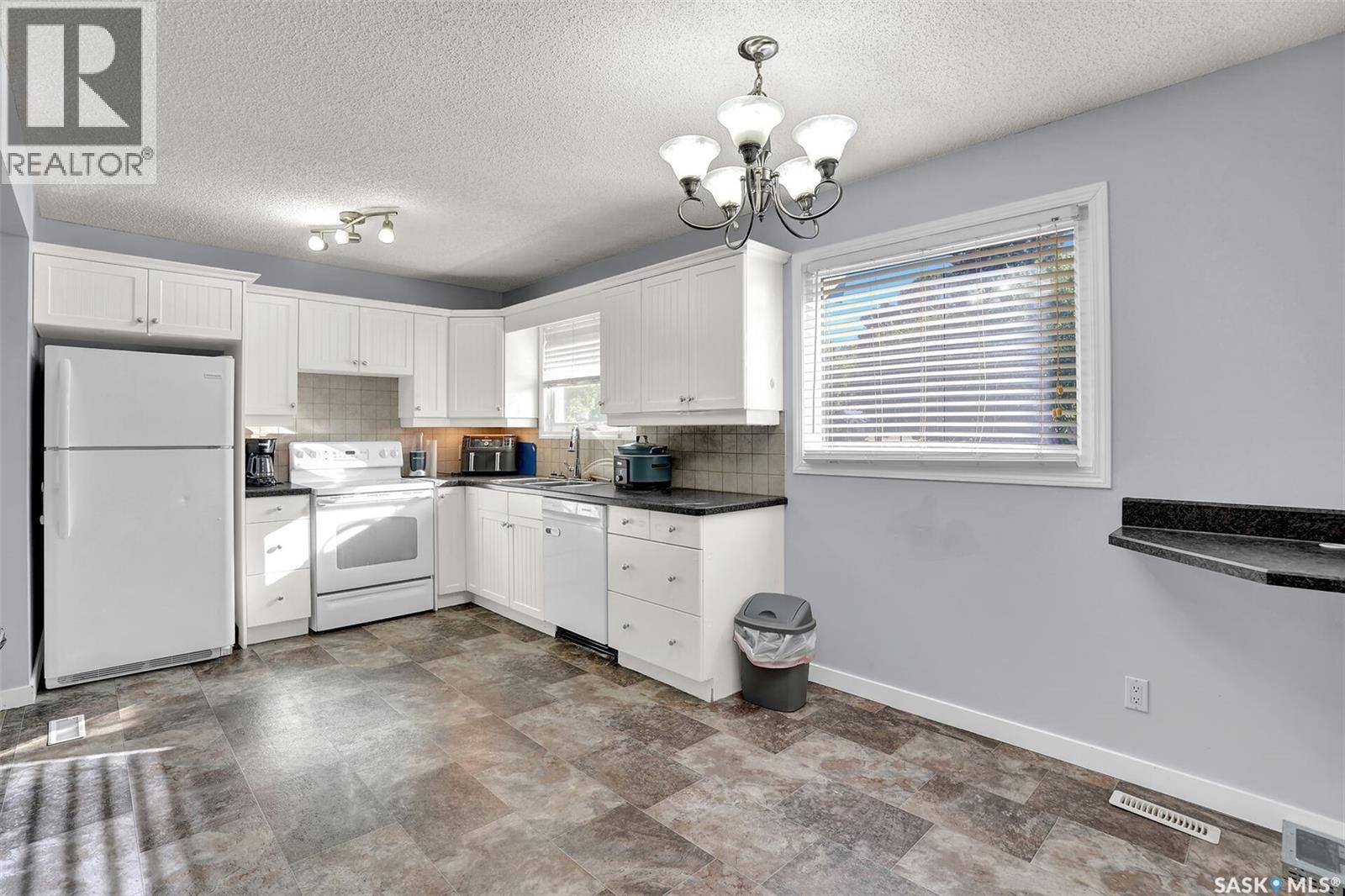 176-178 Rothwell Crescent, Regina, SK