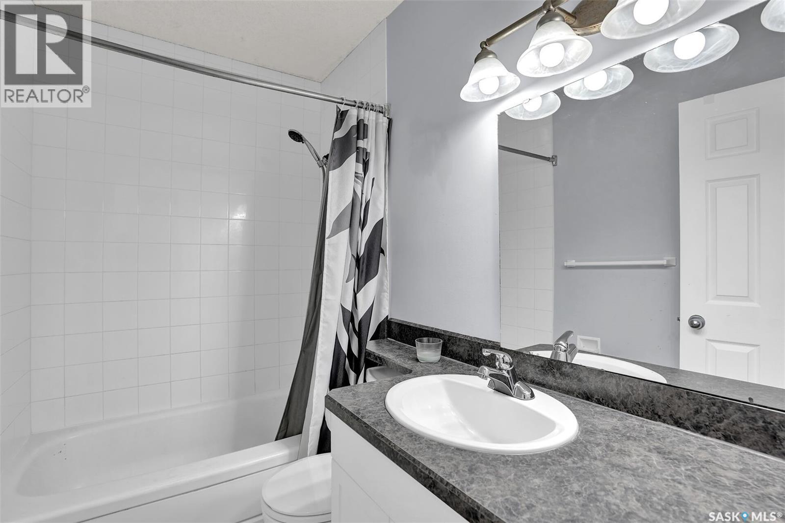 176-178 Rothwell Crescent, Regina, SK