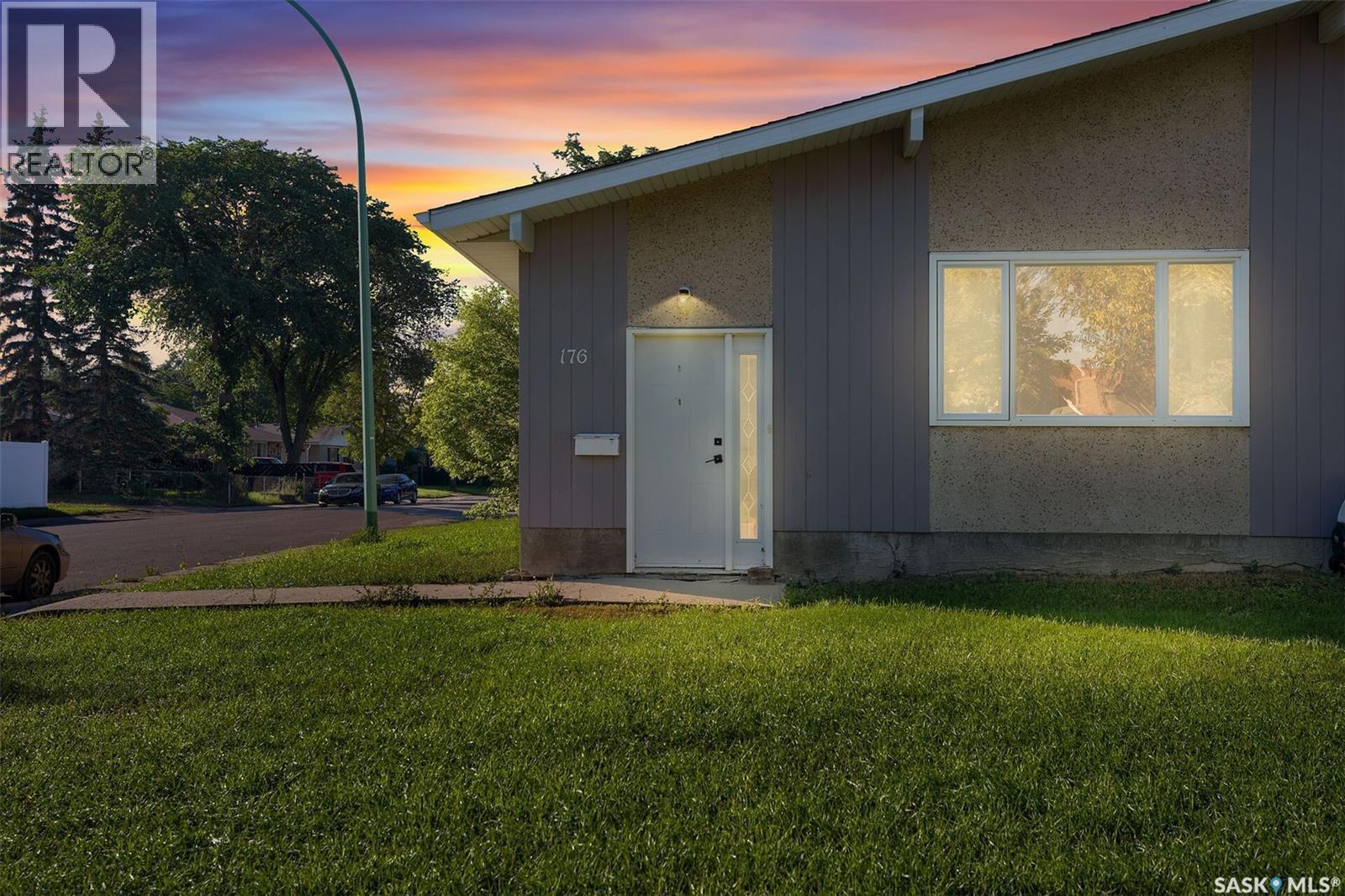 176-178 Rothwell Crescent, Regina, SK