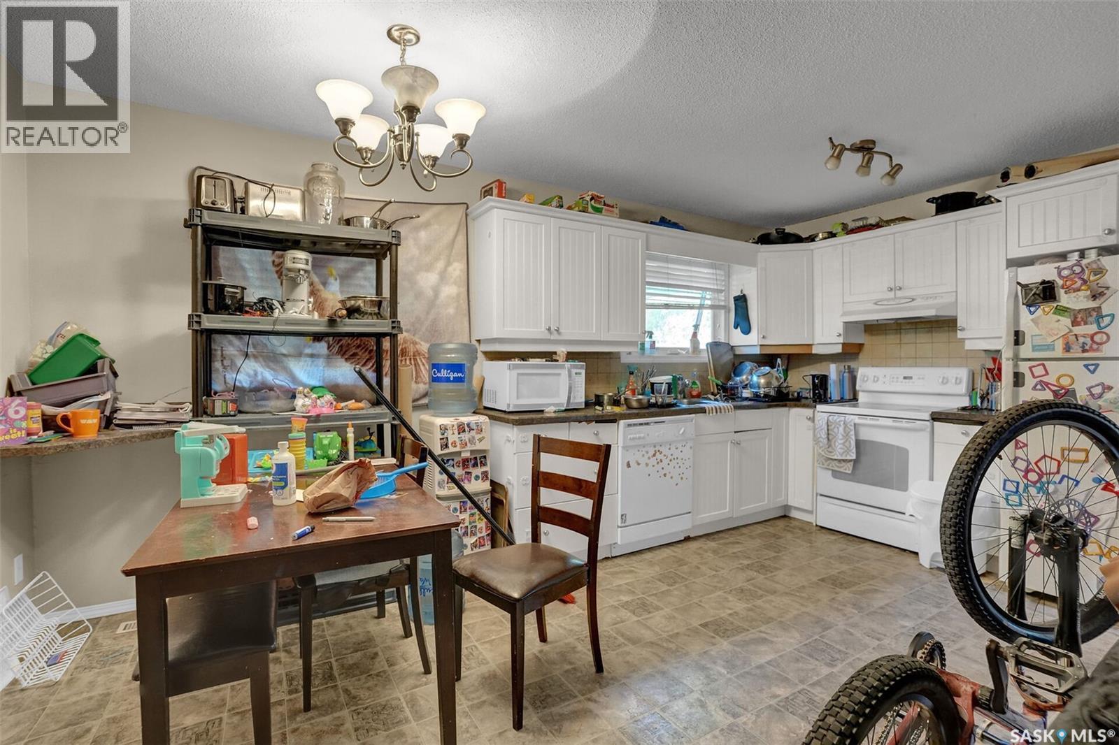 176-178 Rothwell Crescent, Regina, SK