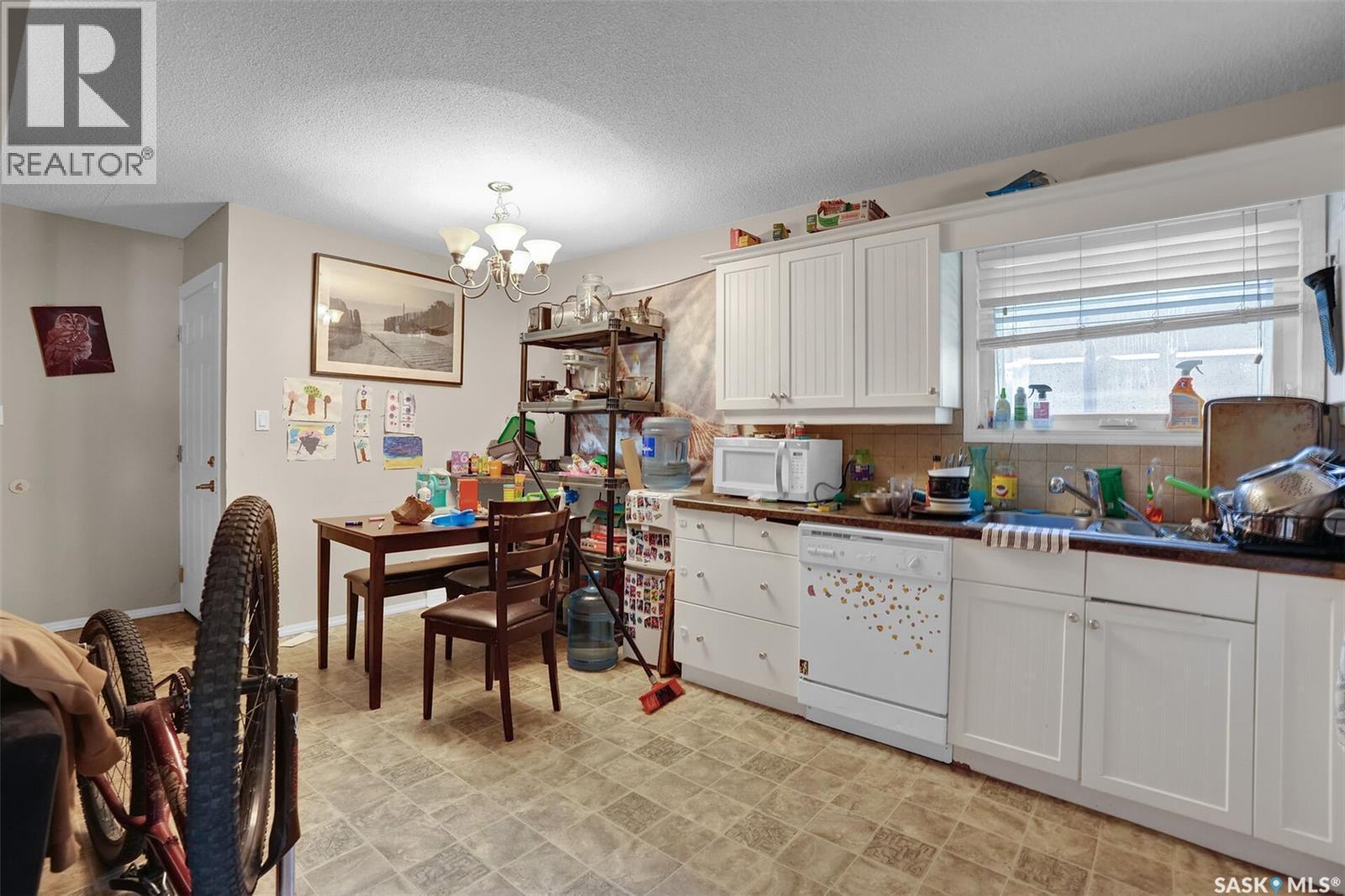 176-178 Rothwell Crescent, Regina, SK
