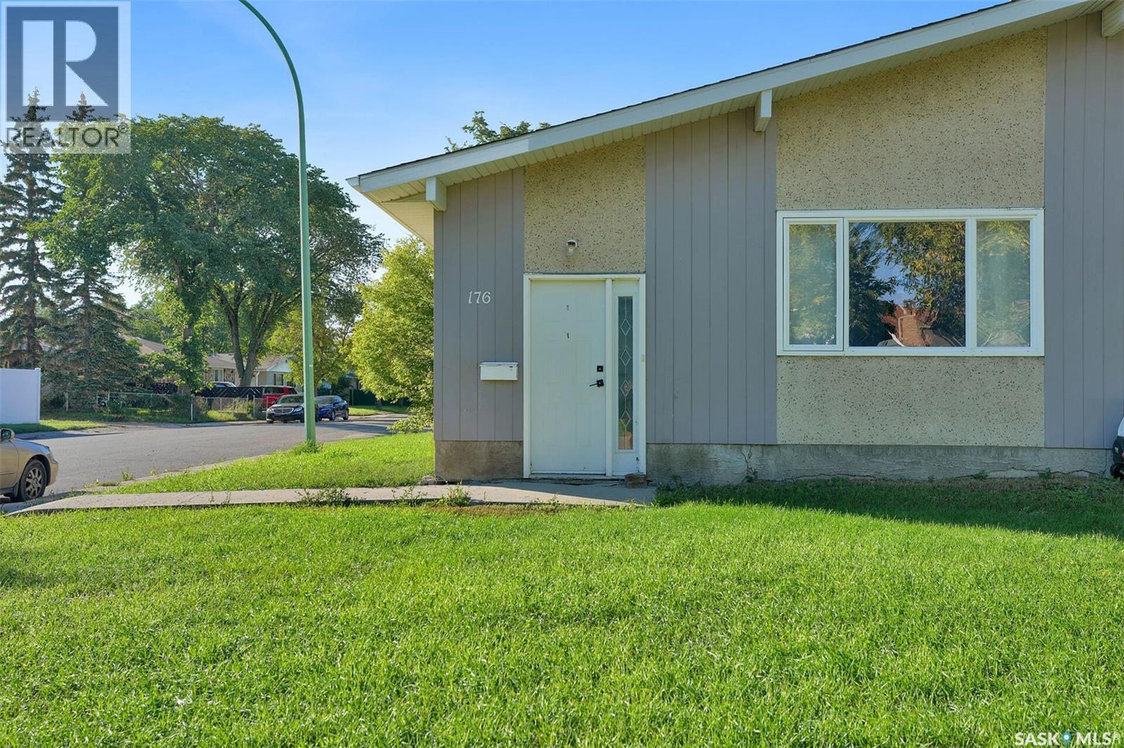 176-178 Rothwell Crescent, Regina, SK