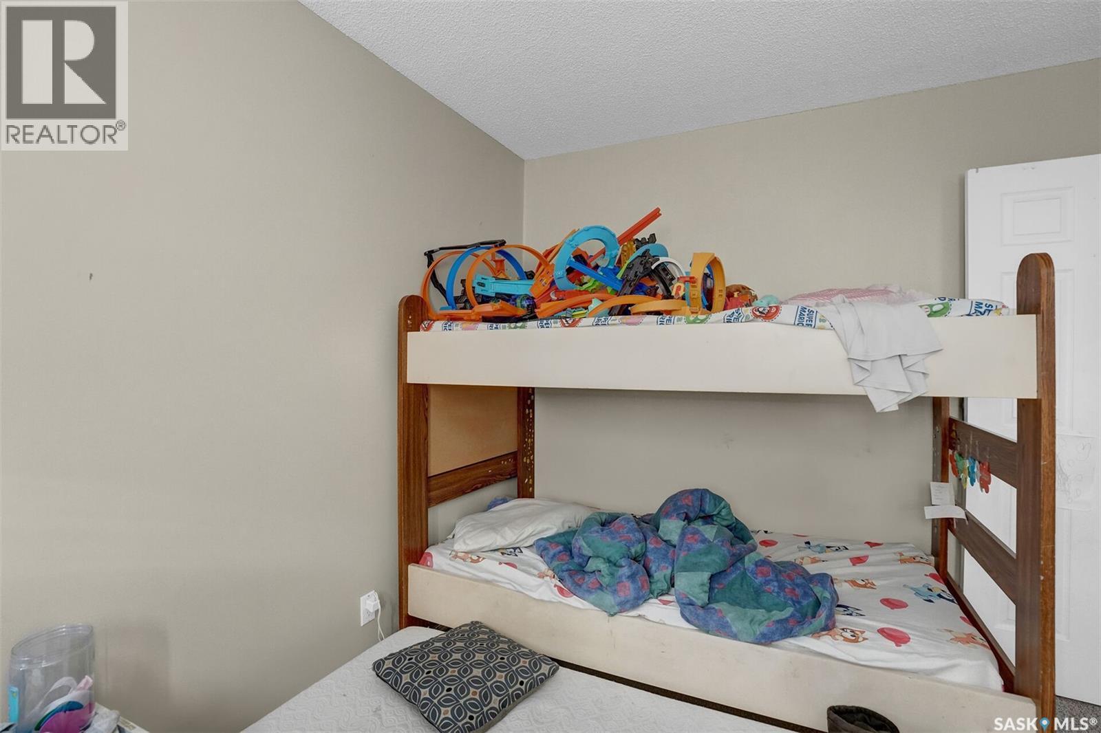 176-178 Rothwell Crescent, Regina, SK