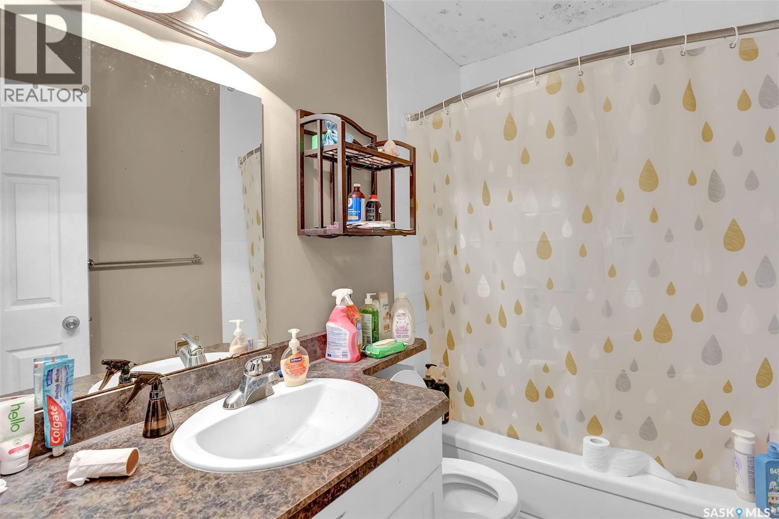 176-178 Rothwell Crescent, Regina, SK