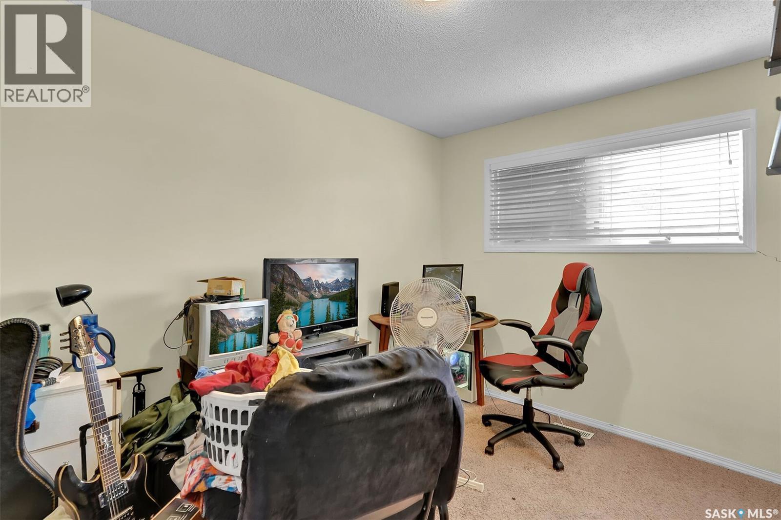 176-178 Rothwell Crescent, Regina, SK
