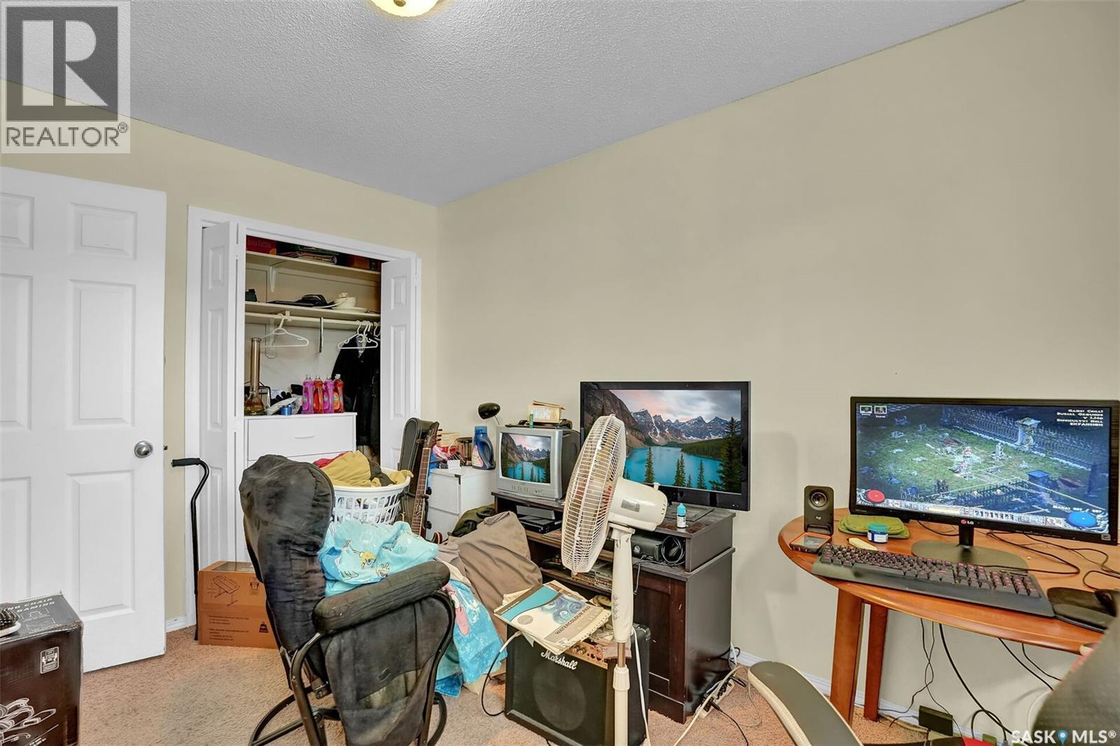 176-178 Rothwell Crescent, Regina, SK