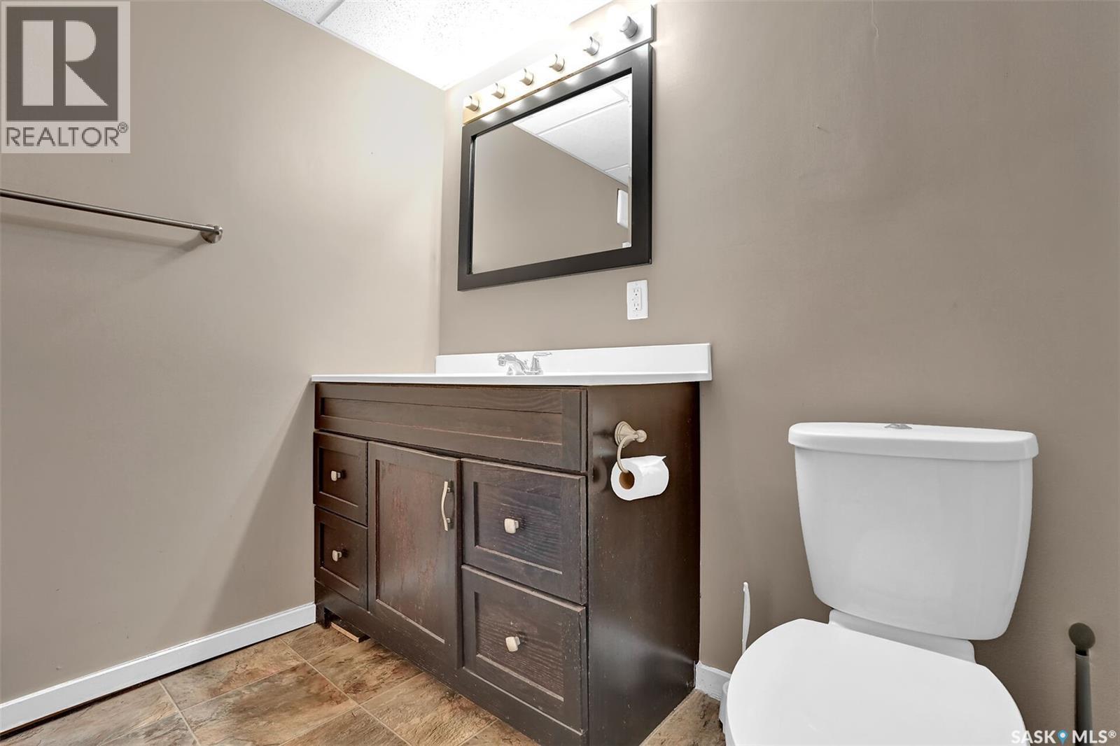 176-178 Rothwell Crescent, Regina, SK