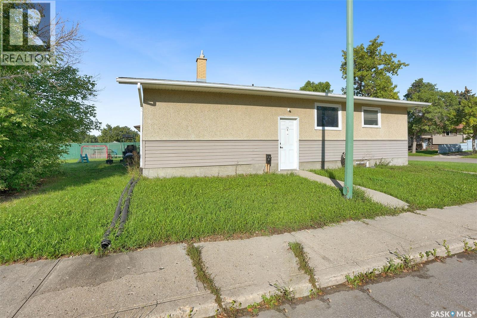 176-178 Rothwell Crescent, Regina, SK