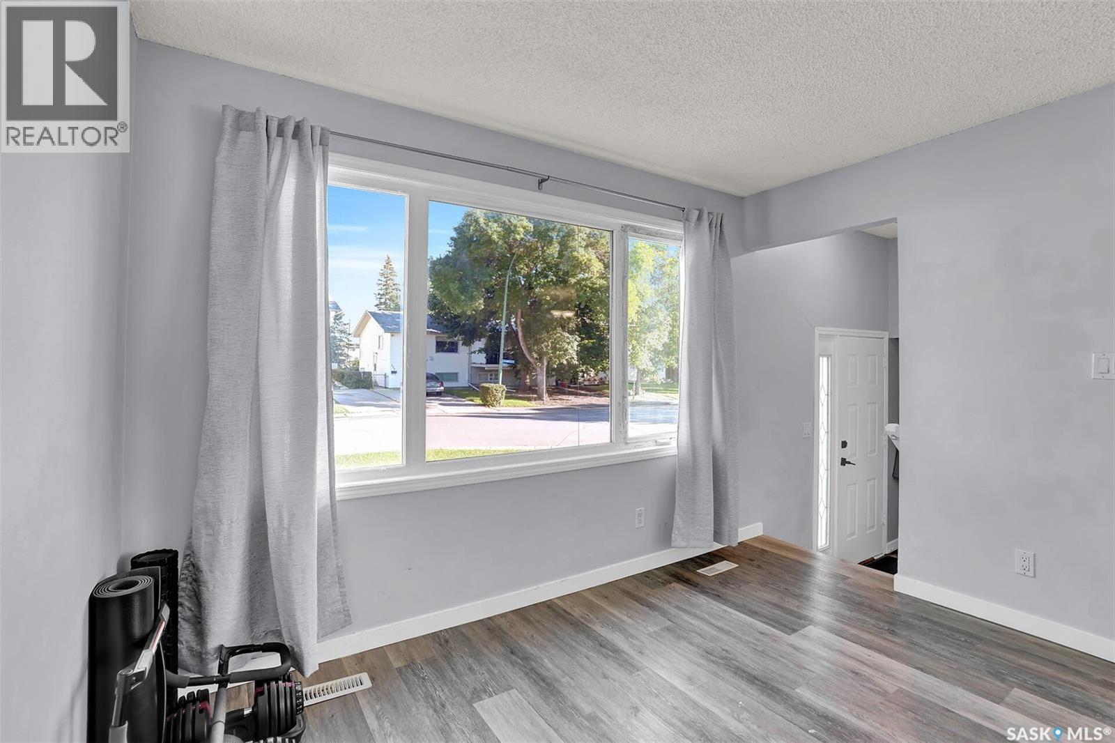 176-178 Rothwell Crescent, Regina, SK