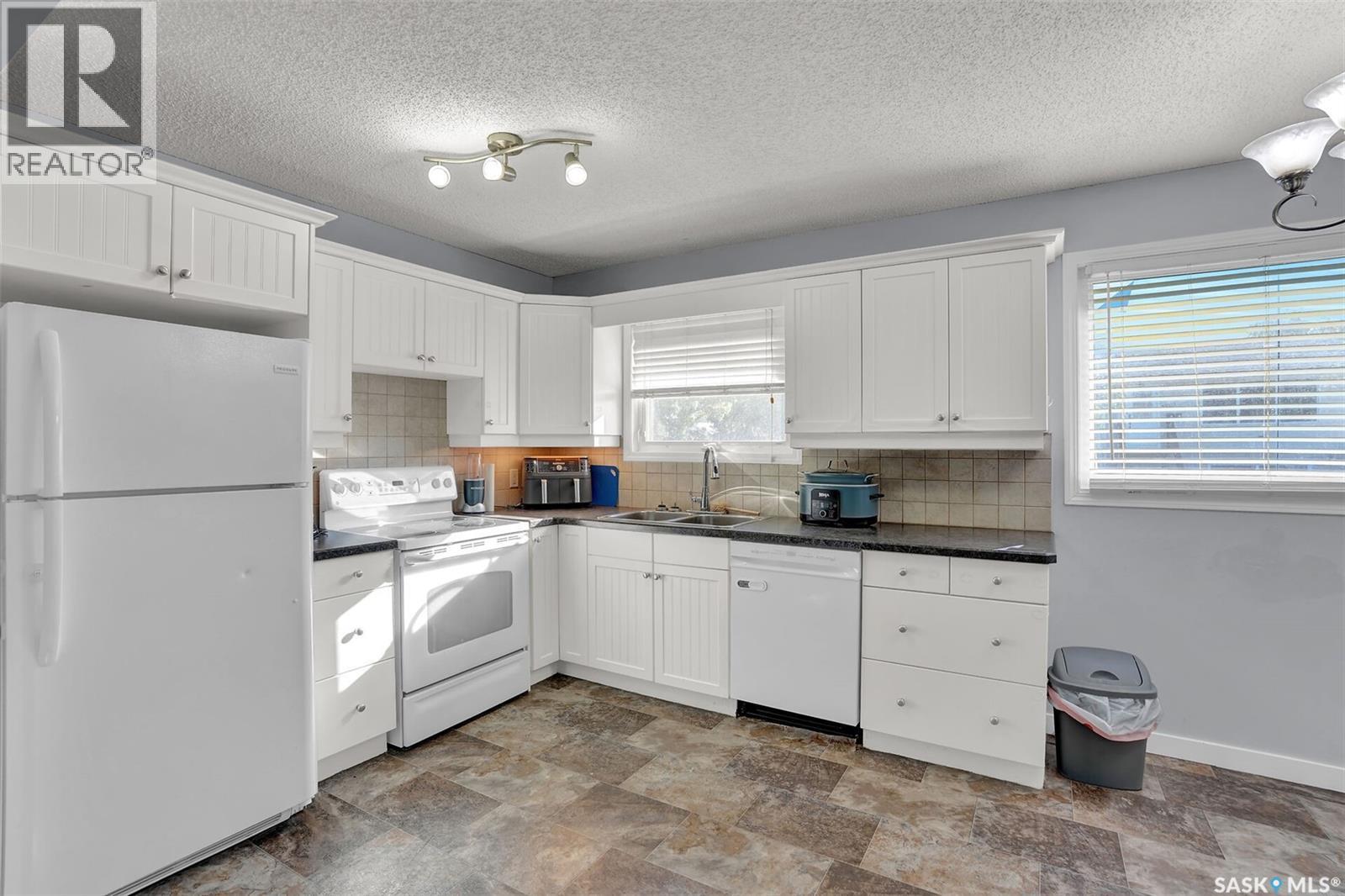 176-178 Rothwell Crescent, Regina, SK