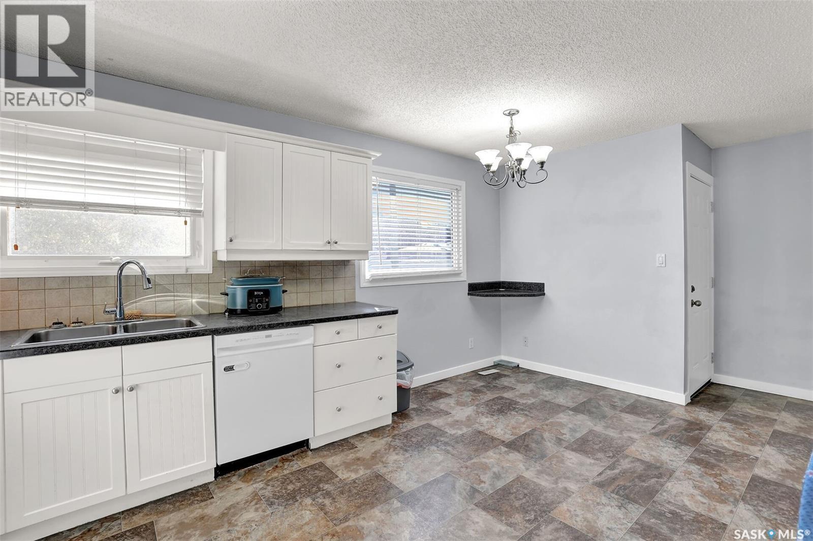 176-178 Rothwell Crescent, Regina, SK