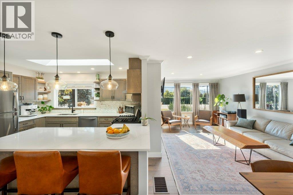 Kitchen with quartz counters and counter seating - 886 Fairview Road, Oliver, BC