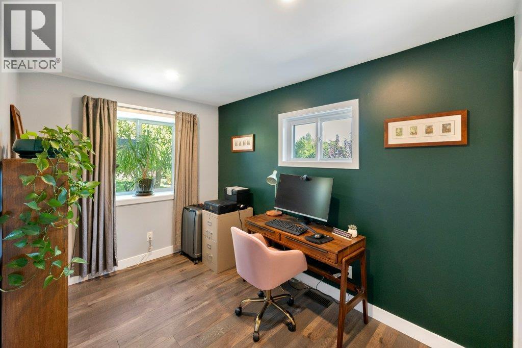 Second bedroom main floor - 886 Fairview Road, Oliver, BC