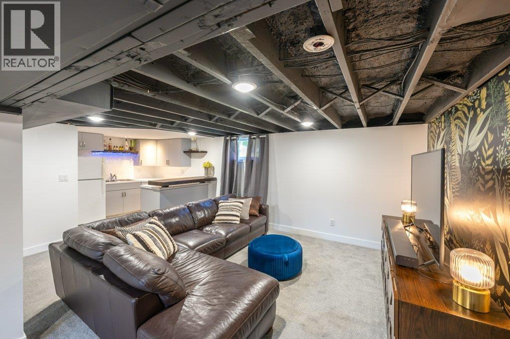 Basement family or media room with wet bar - 886 Fairview Road, Oliver, BC